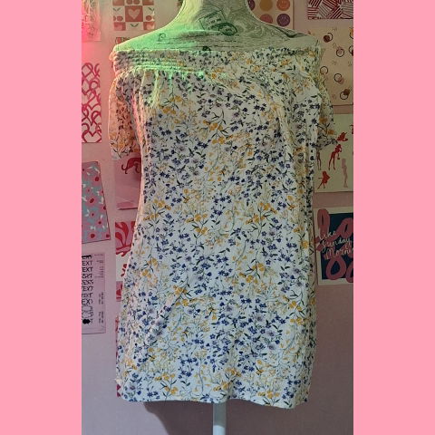 Blusa blanca con flores
