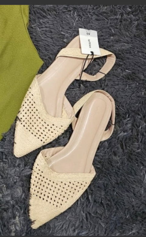 Zapatos planos color beige talla 6 Lefties nuevos