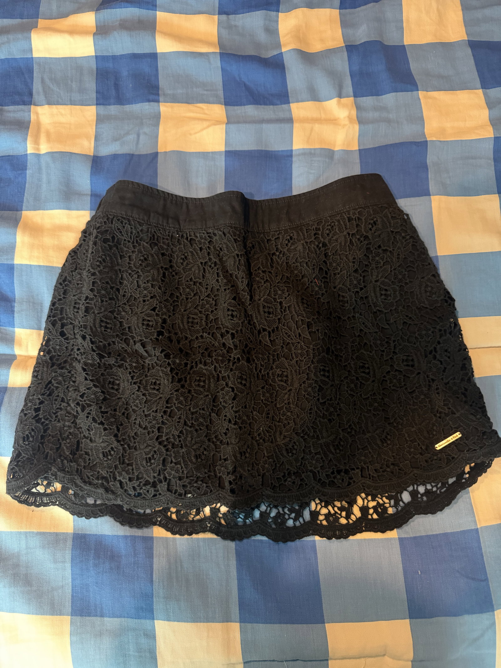 Falda de Encaje Negra Abercrombie & Fitch - Talla M