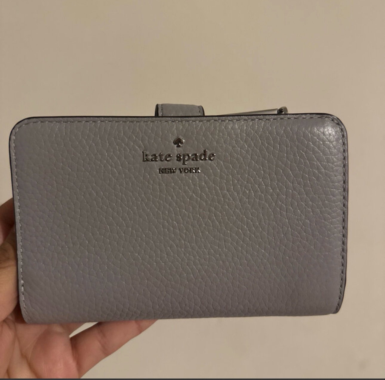 Cartera kate spade gris