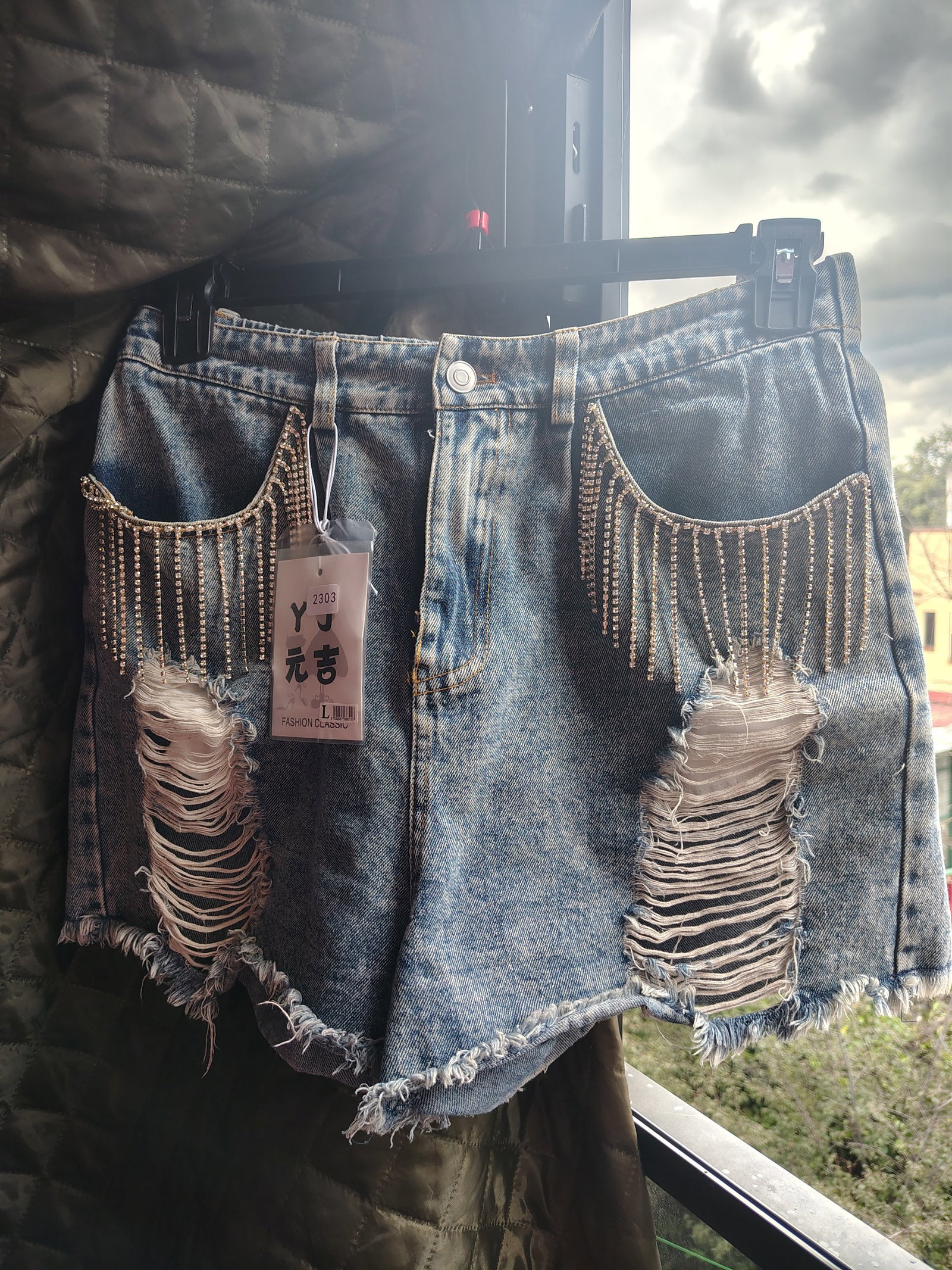 SHORT DE PEDRERÍA Y ROTOS