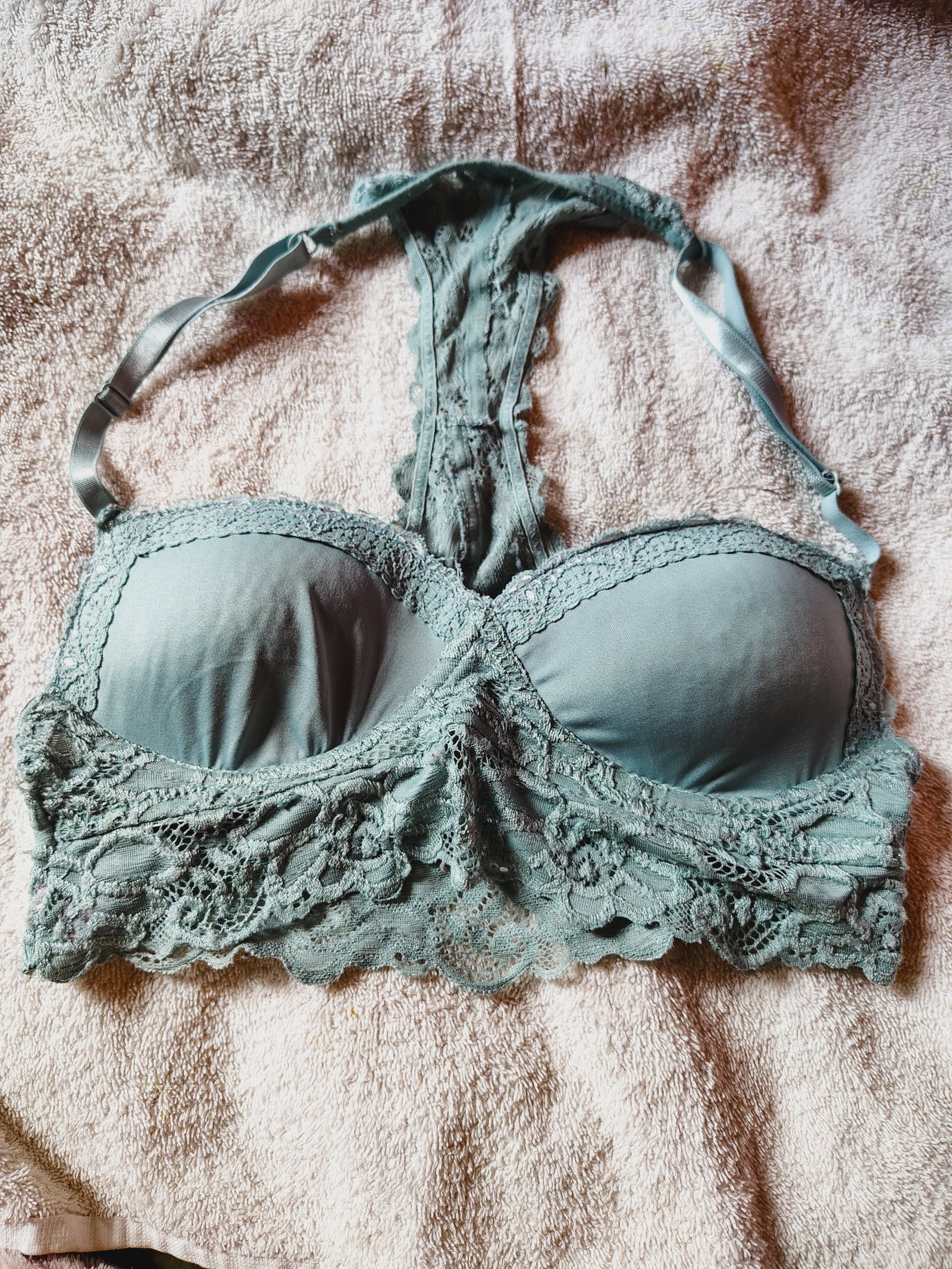 BRALETTE DE ENCAJE CON SOPORTE EN ESPALDA