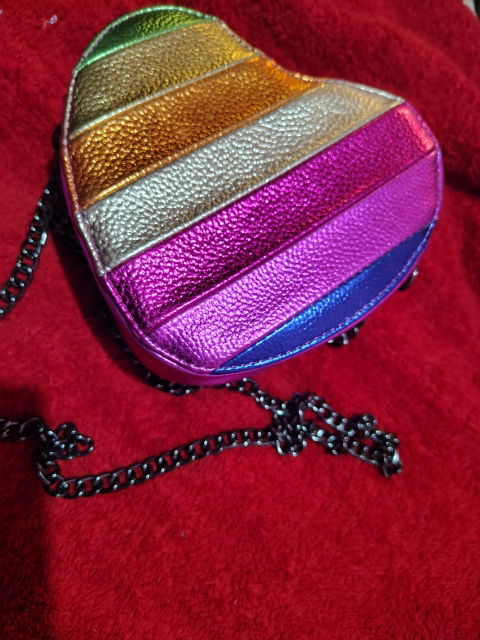 BOLSA EN FORMA DE CORAZON DE COLORES CON TEXTURA