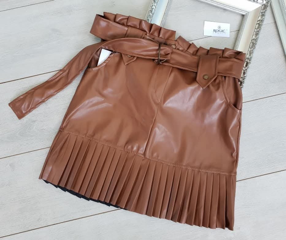 FALDA VINIPIEL CON OLANES CAMEL