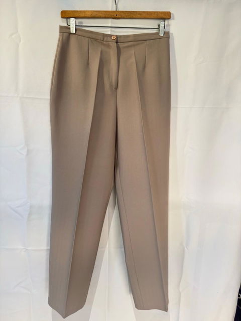 Pantalón de vestir café claro. Talla 11