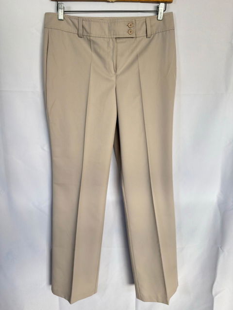 Pantalón de vestir beige. Talla 32