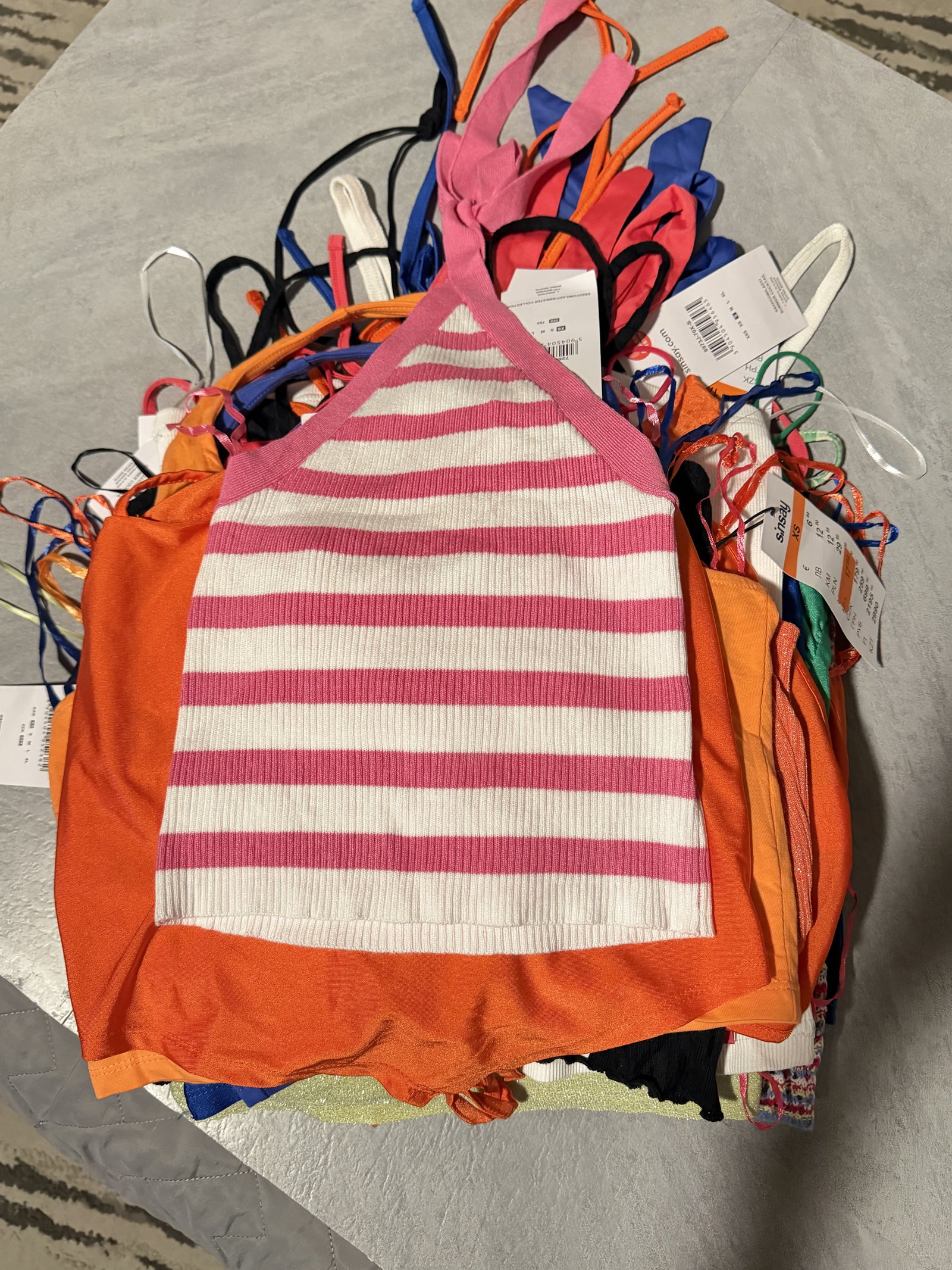 Lote de 30 Crop Tops Nuevos de SinSay - Tallas Variadas XXS a XL