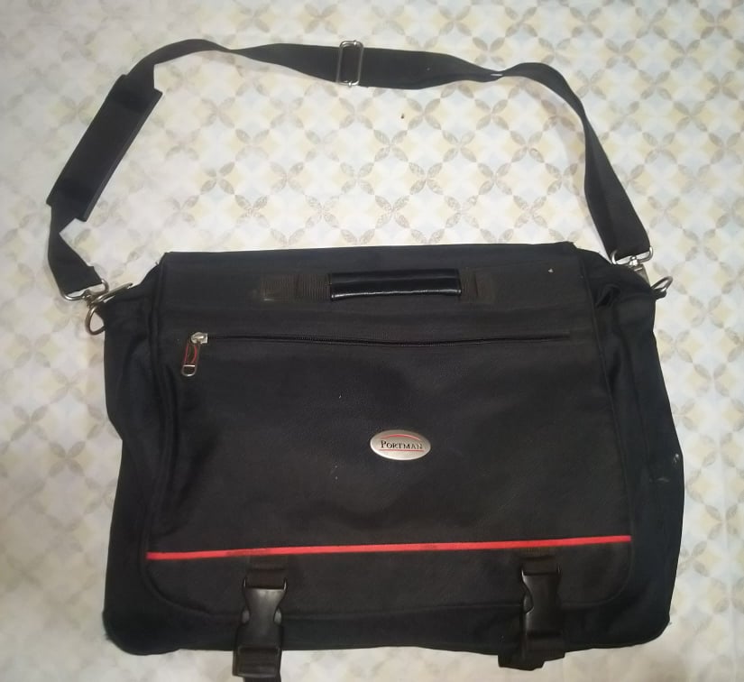 Porta Laptop en excelentes condiciones con múltiples espacios