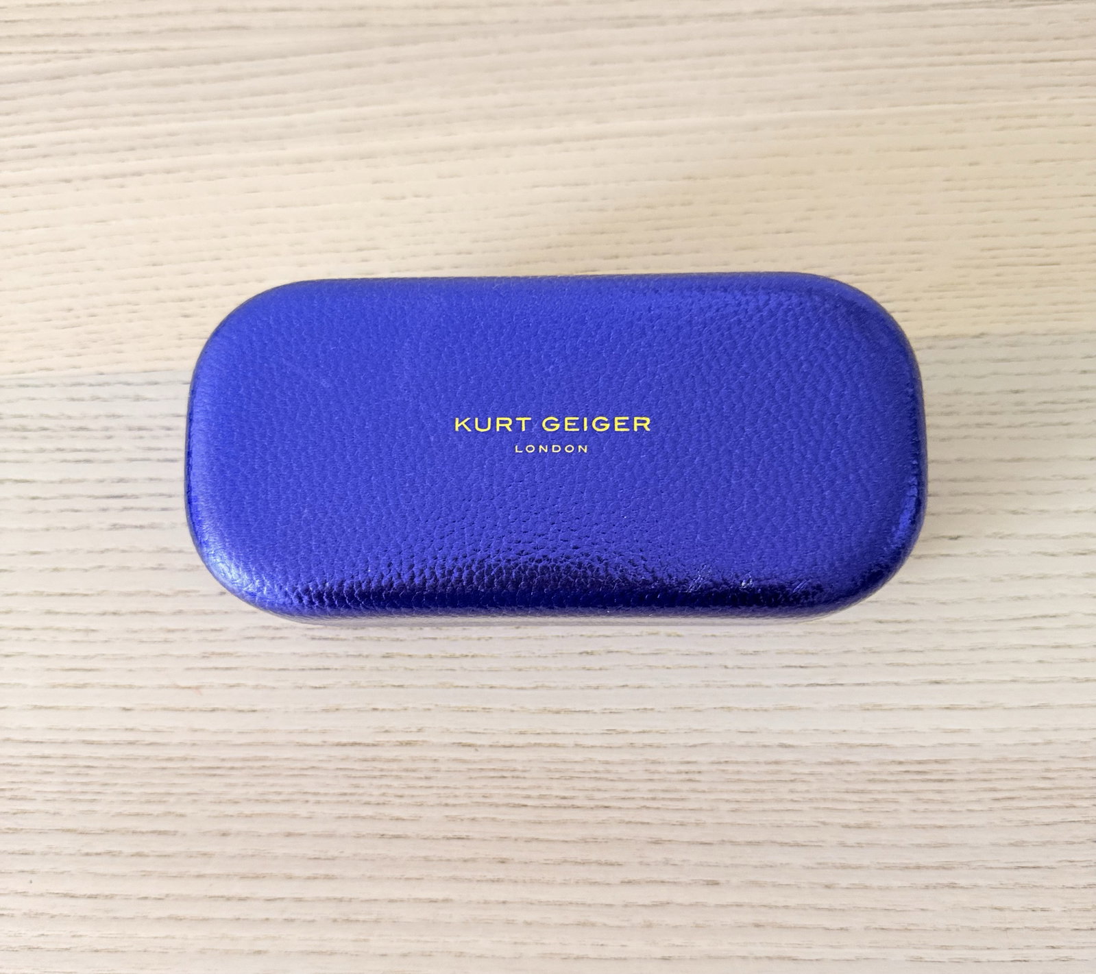 Estuche para Lentes de Sol Kurt Geiger