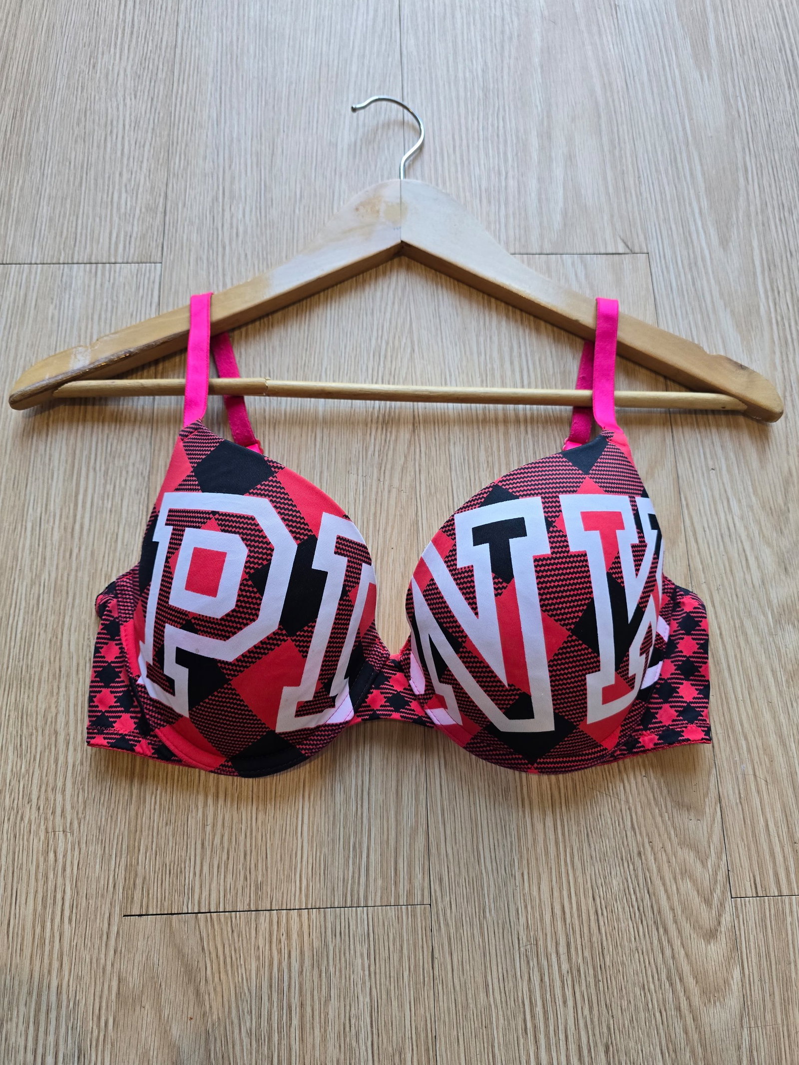 Brasier PINK Victoria's Secret en estado aceptable