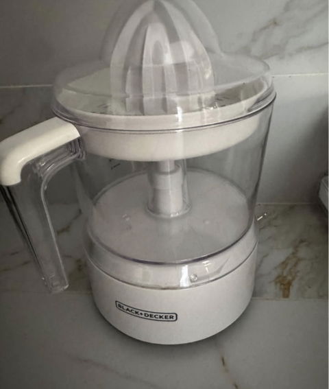 Extractor de jugos solo se usó una vez
