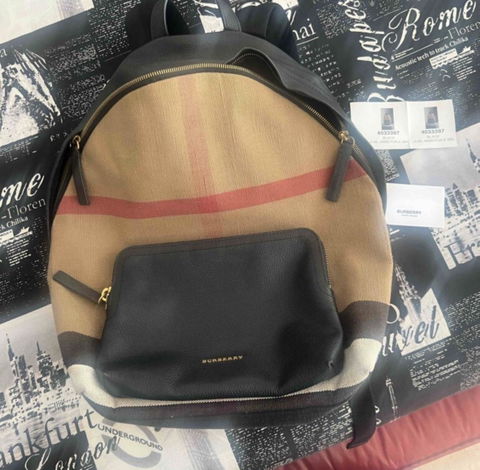 Mochila Burberry 100% original