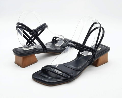 Sandalias Hattie de Steve Madden - Color Negro - Talla 27