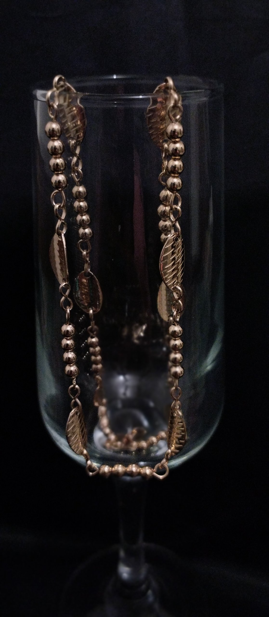 Collar de Oro Laminado 22k con Diseño de Bolitas y Hojas - 54 cm
