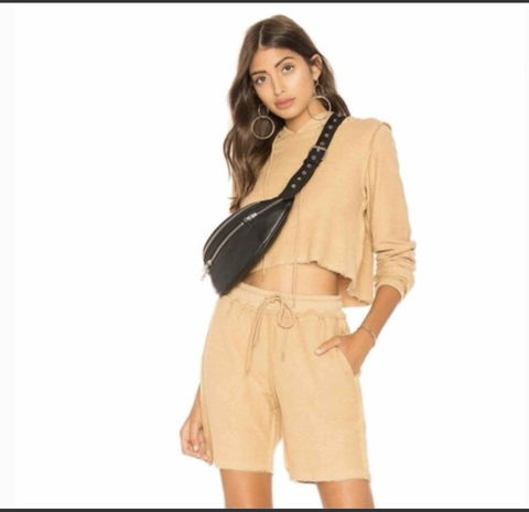 Set corto y sudadera Revolve color beige - Like New